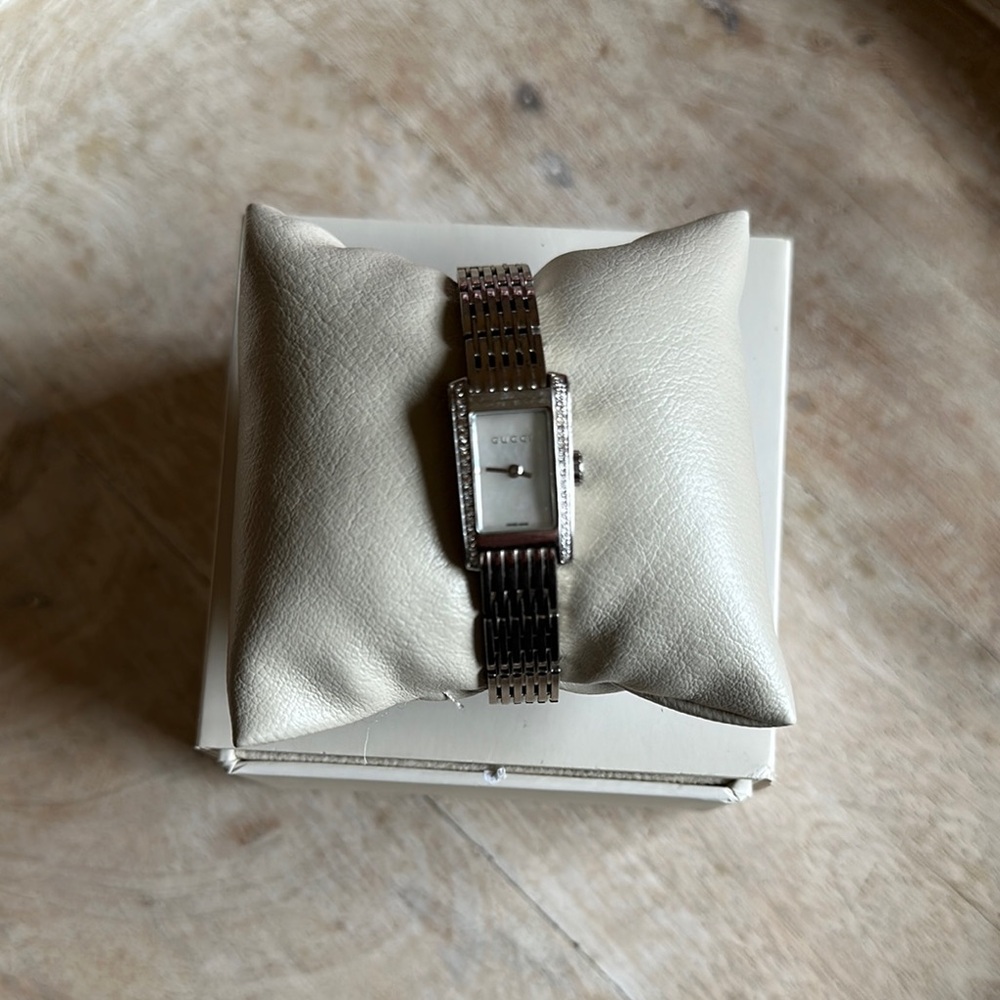 Gucci Silver and White Women's diamond watch